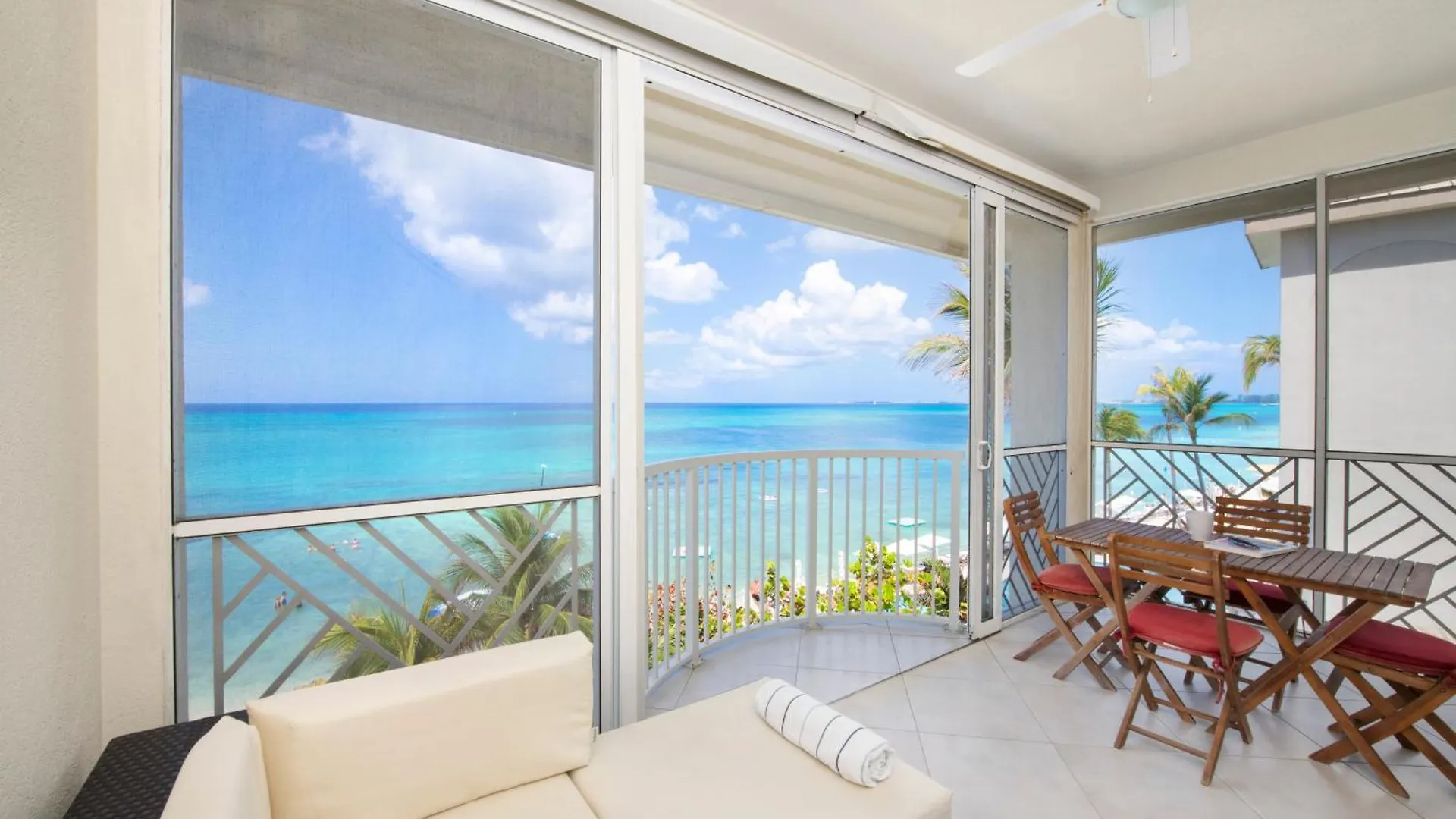 South Bay Beach Club 25- 2 Bedroom 2 Bathroom Unit George Town 0*,